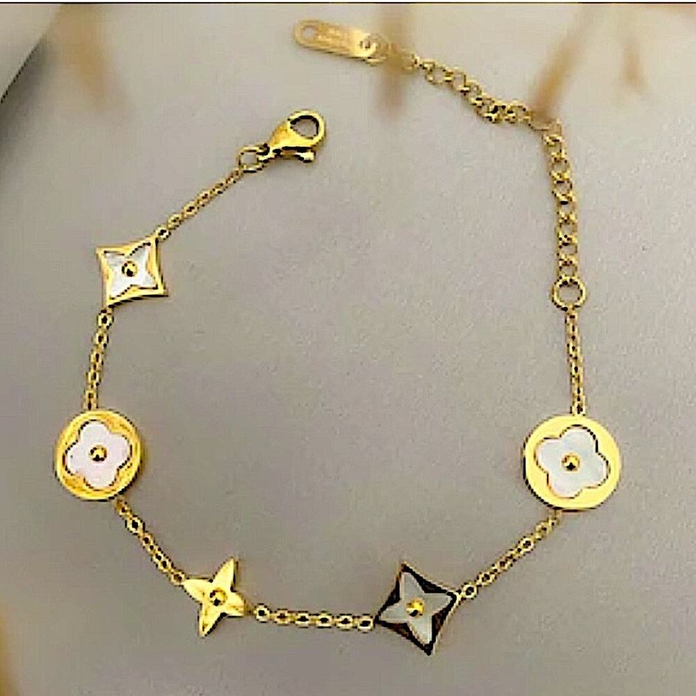 Gold Four Leaf Clover Bracelet, Charm, LV Luxury Chain Link Gift Gir… - Picture 7 of 8